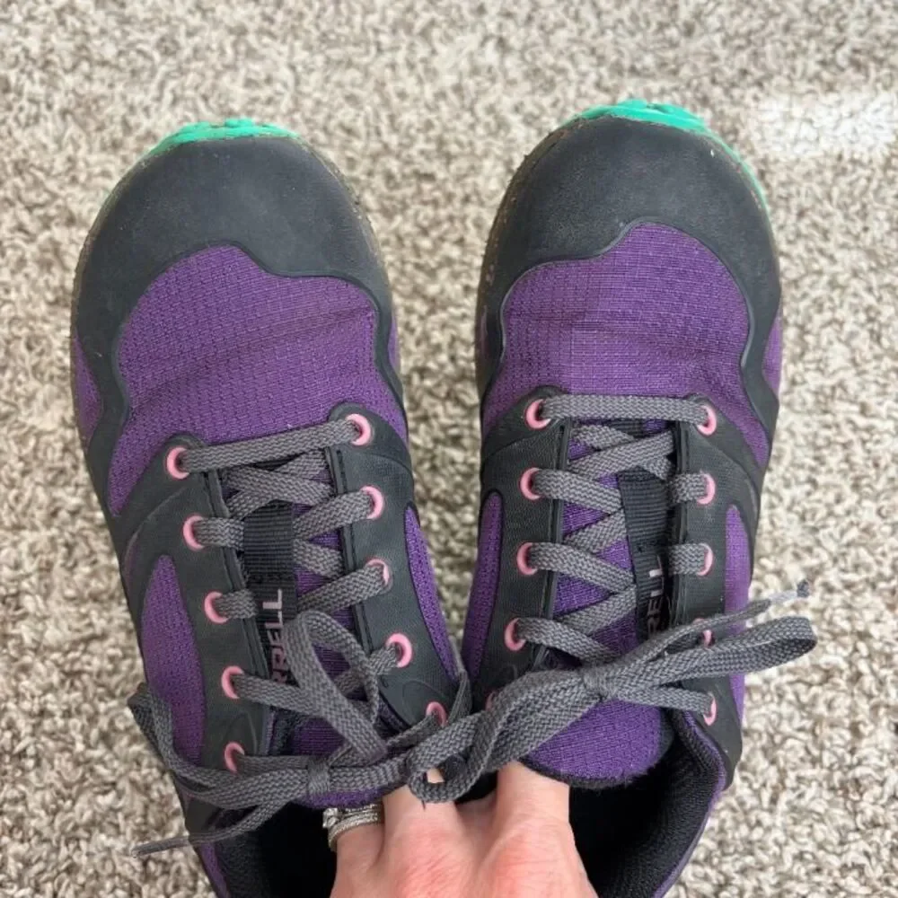 Size 2 / Girls Merrell Sneakers